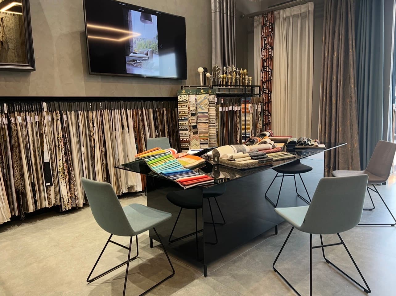 Sheer, curtain and fabric samples on the consultation table at Pile Perde Çayyolu