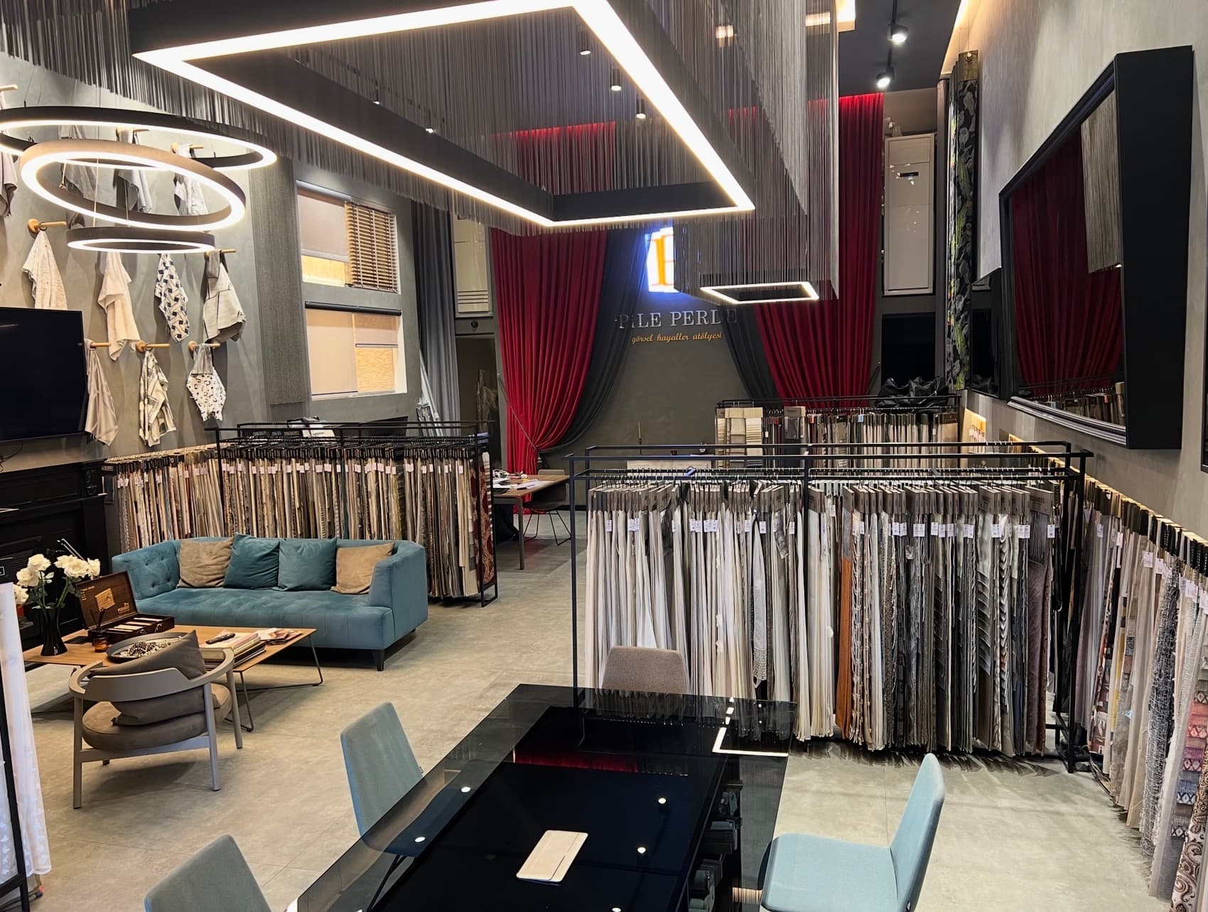 The interior and curtain display areas at Pile Perde Çayyolu