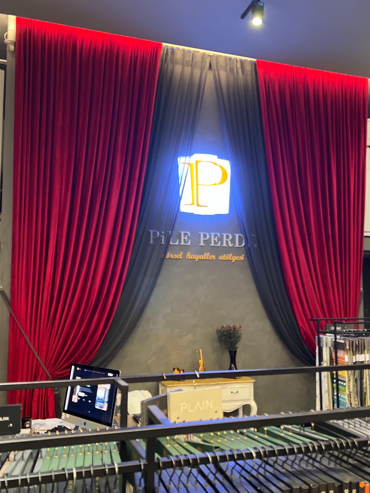 The brand wall and curtain display at Pile Perde Çayyolu