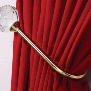 İç Mekanlarda Kırmızı Perde Kullanımı