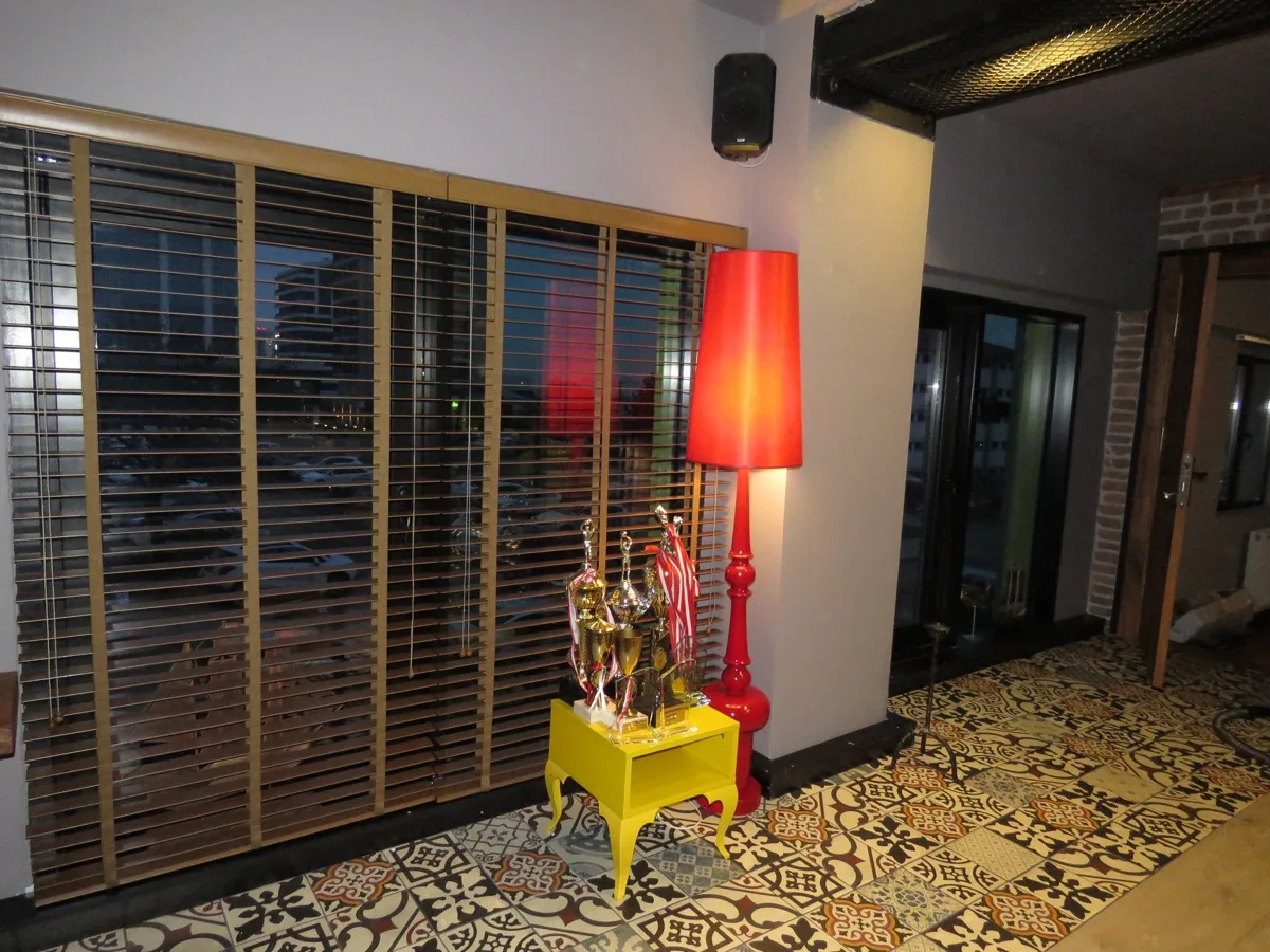 Wooden Venetian blind installation, view 8