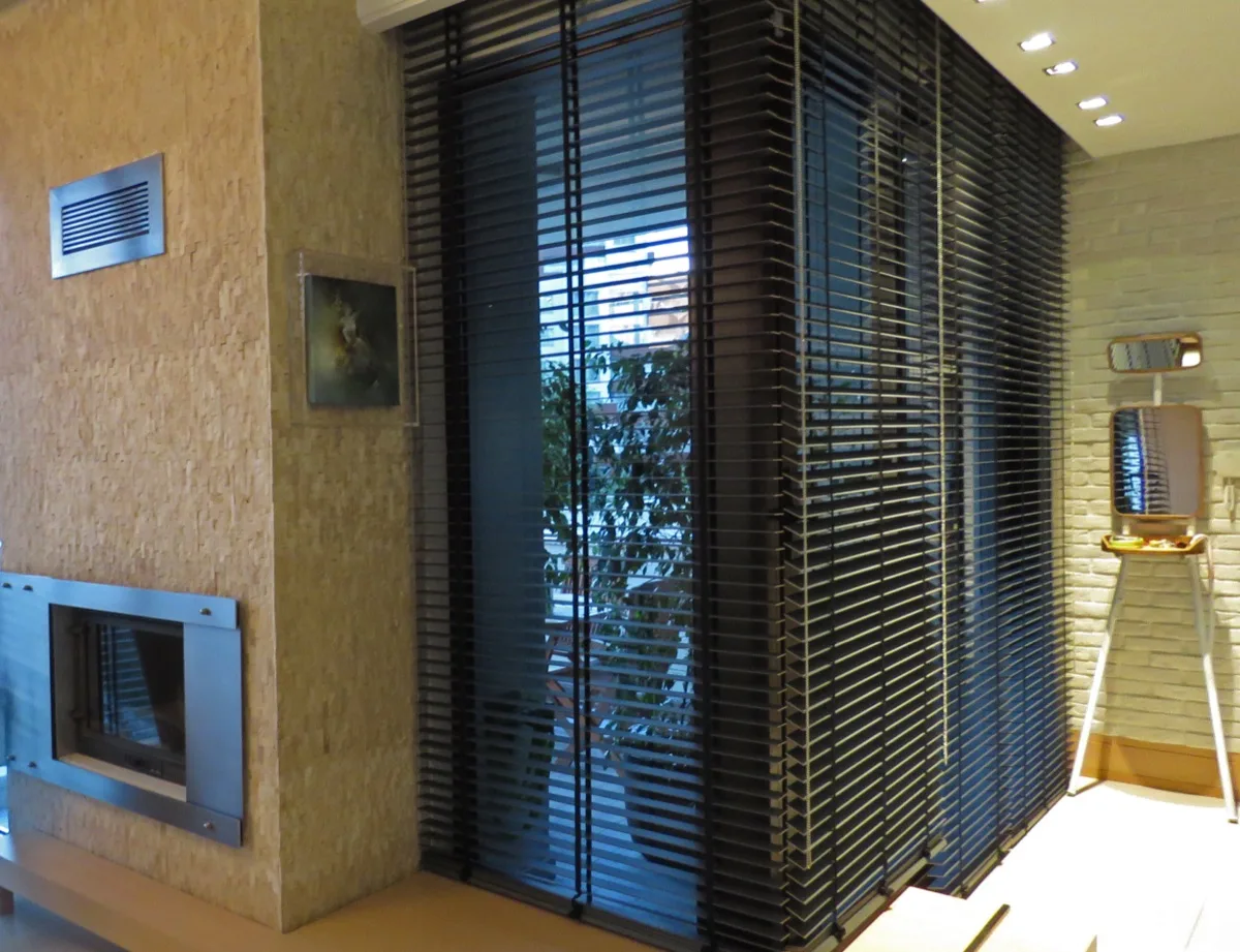 Wooden Venetian blind installation, view 12