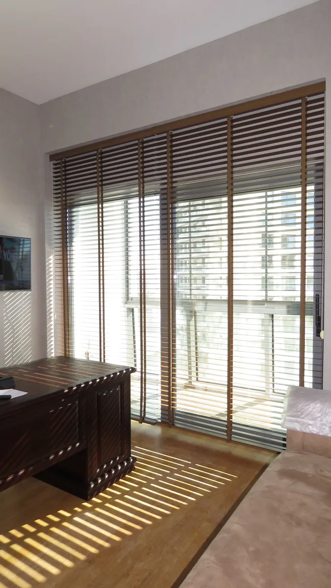 Wooden Venetian blind installation, view 24
