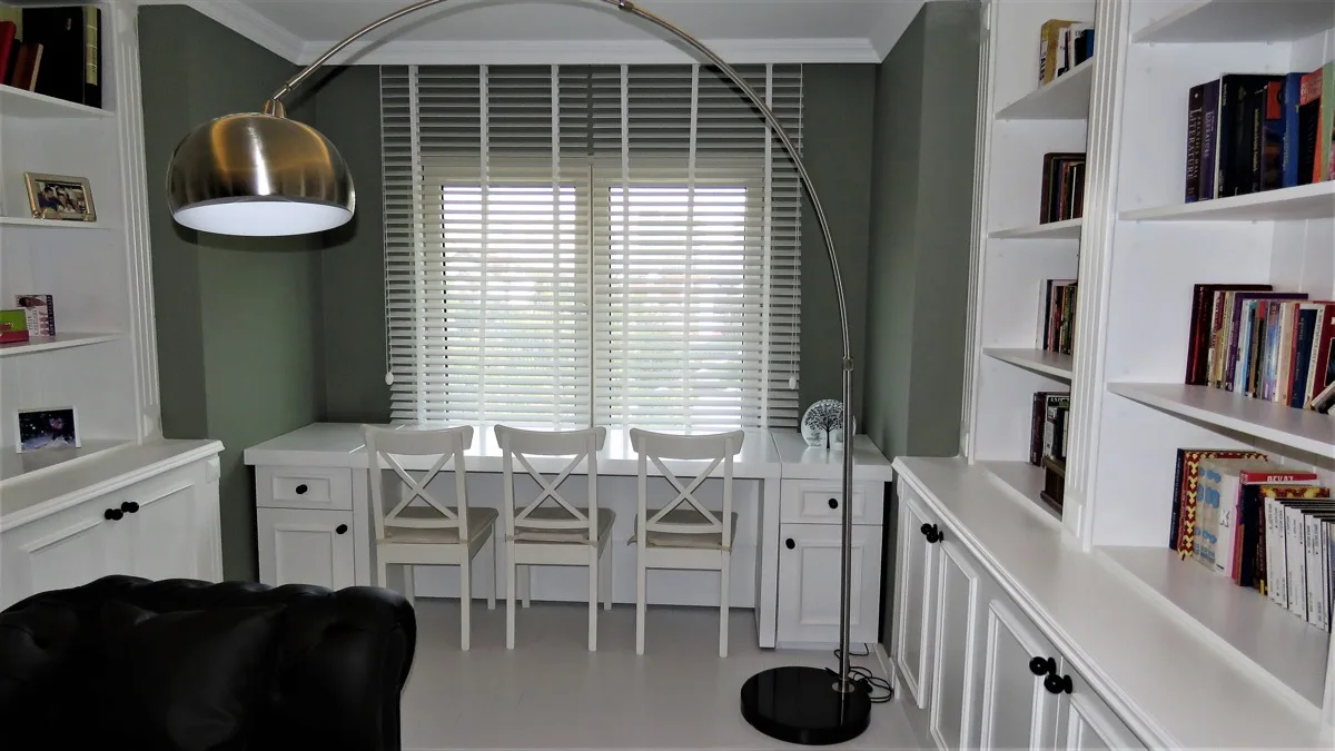 Wooden Venetian blind installation, view 10