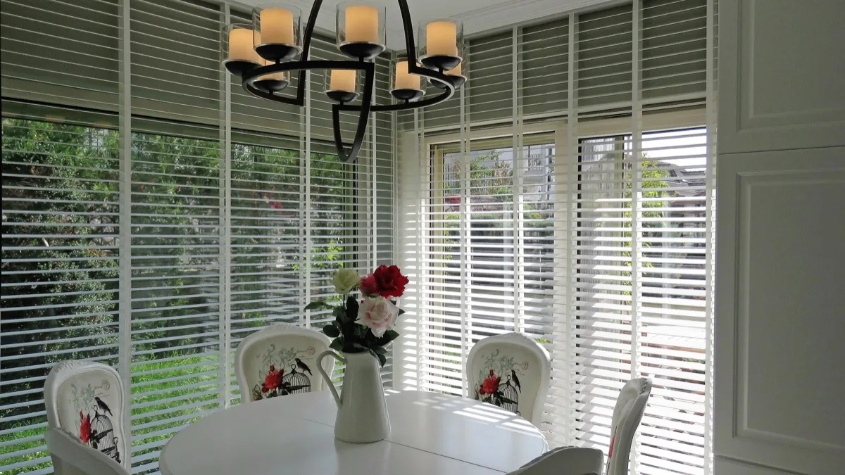 Wooden Venetian blind installation, view 13