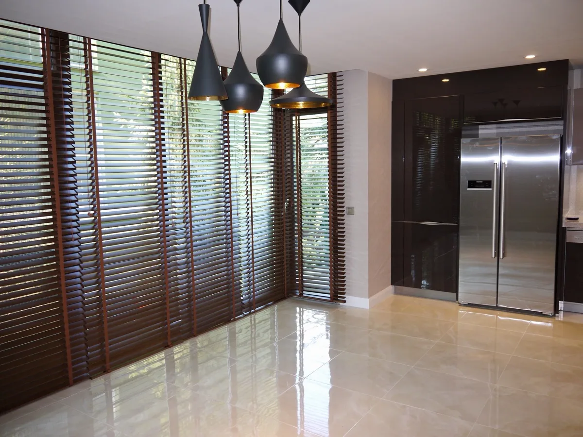 Wooden Venetian blind installation, view 7