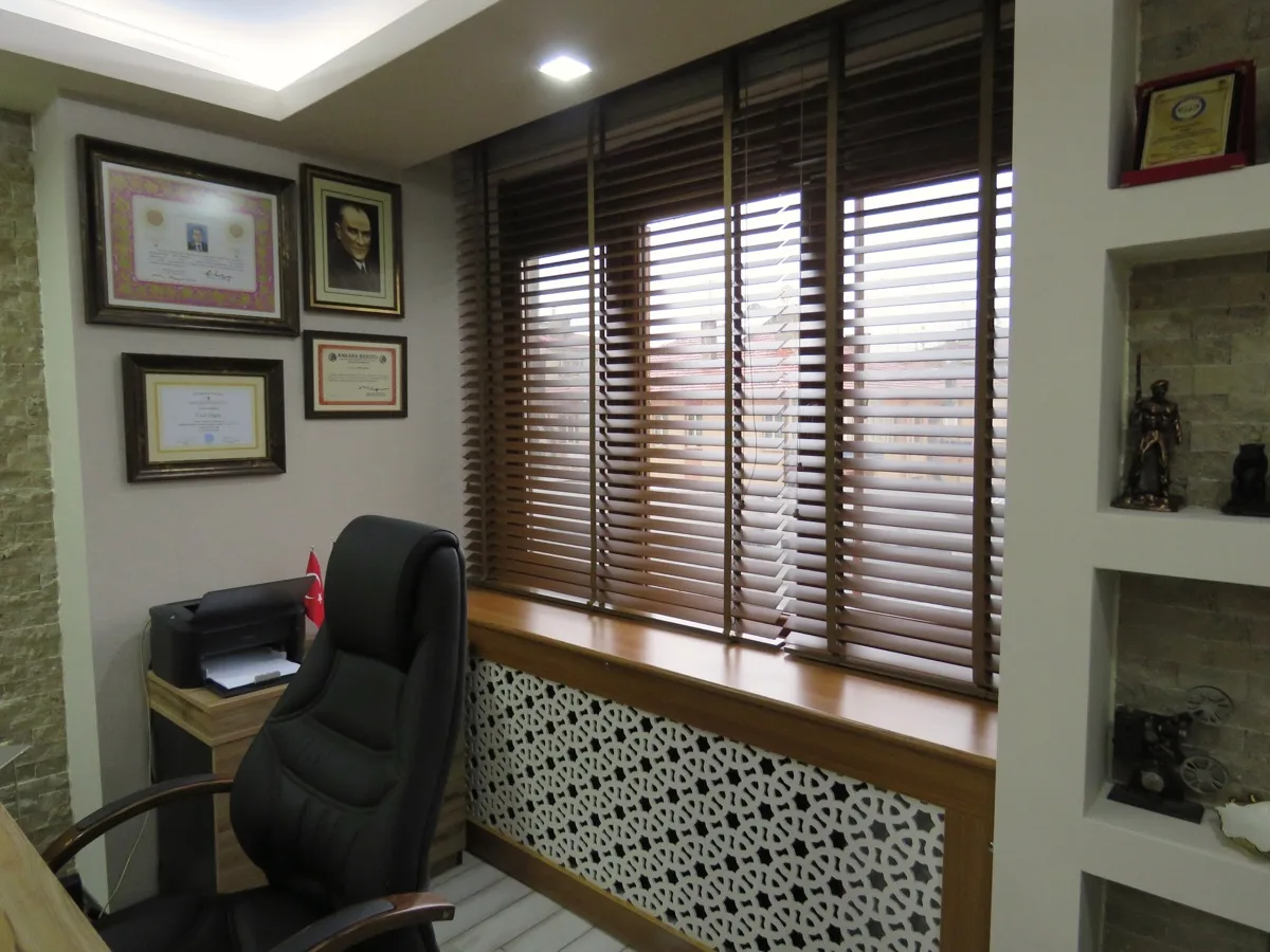 Wooden Venetian blind installation, view 17