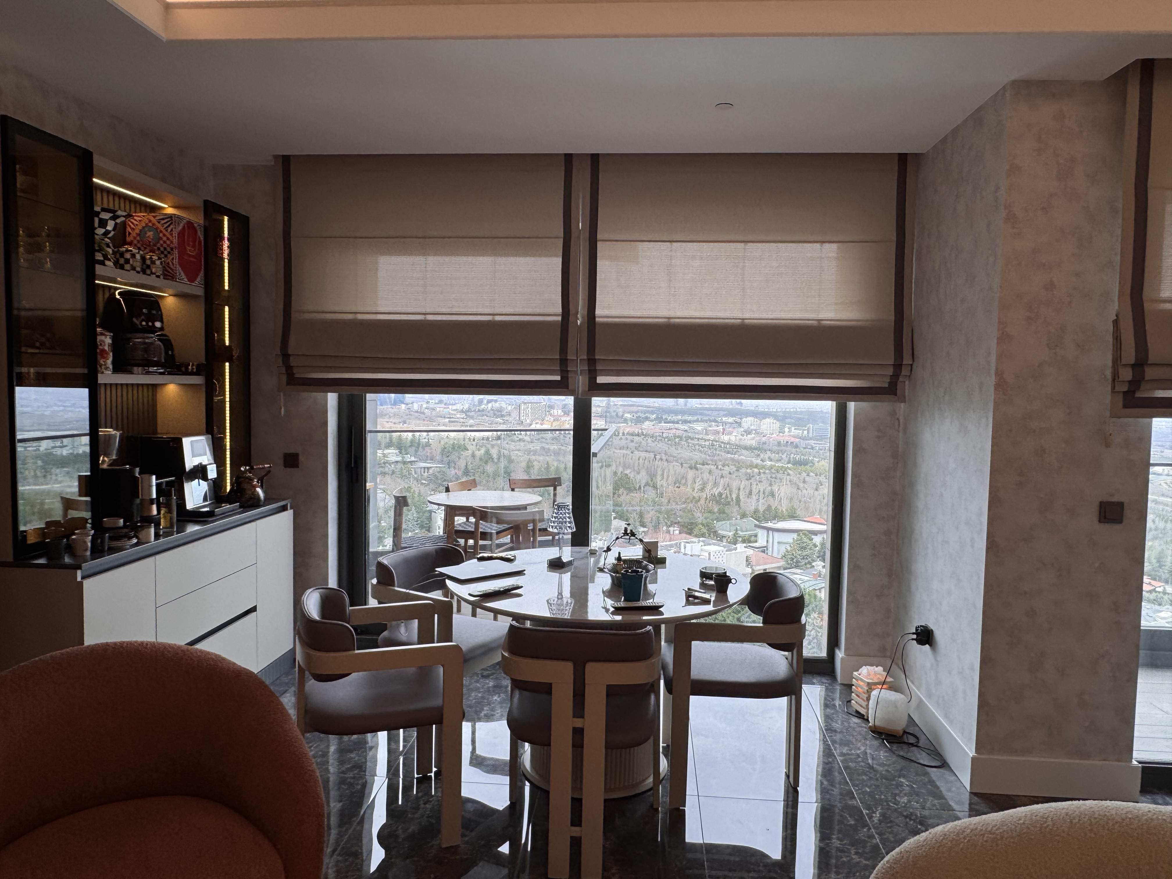 Avend Voven Beytepe — Roman blinds in the dining area