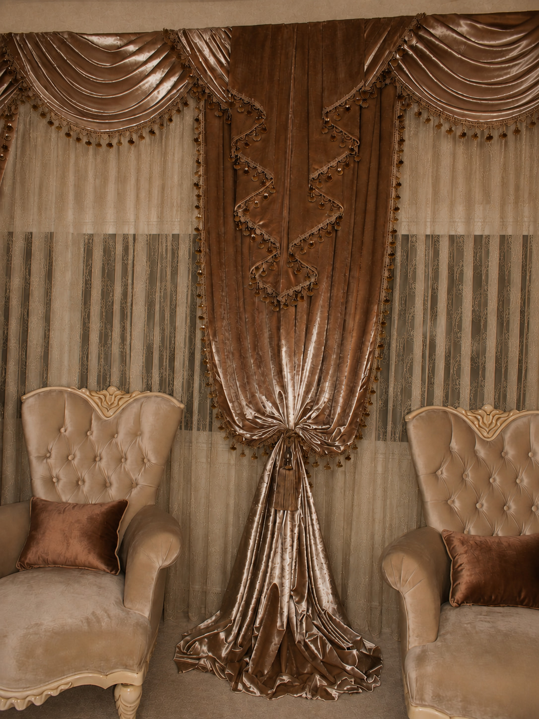 Private Villa in Libya – Classic Curtains — curtain installation, view 3