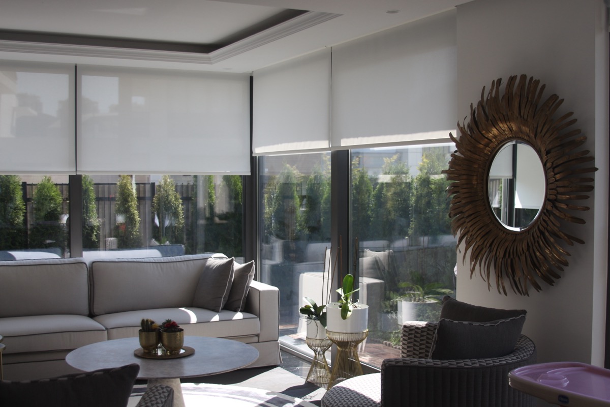 Beyaz sun screen perde