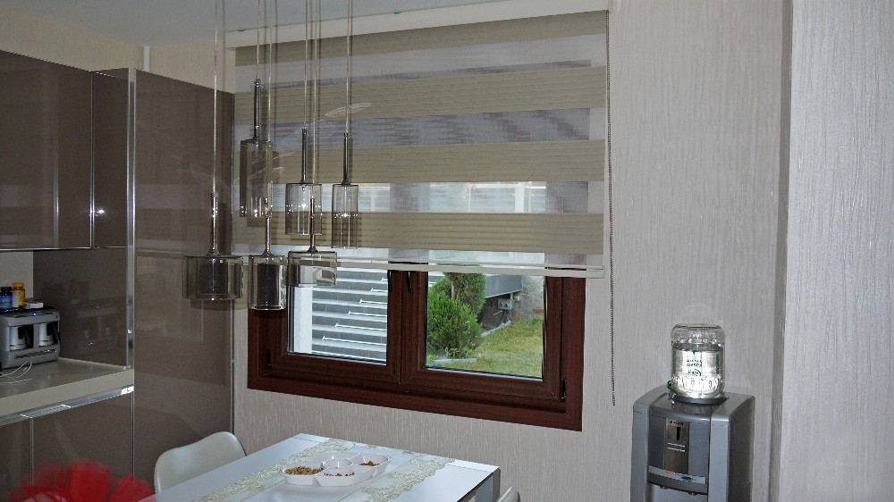 Bej pileli zebra perde